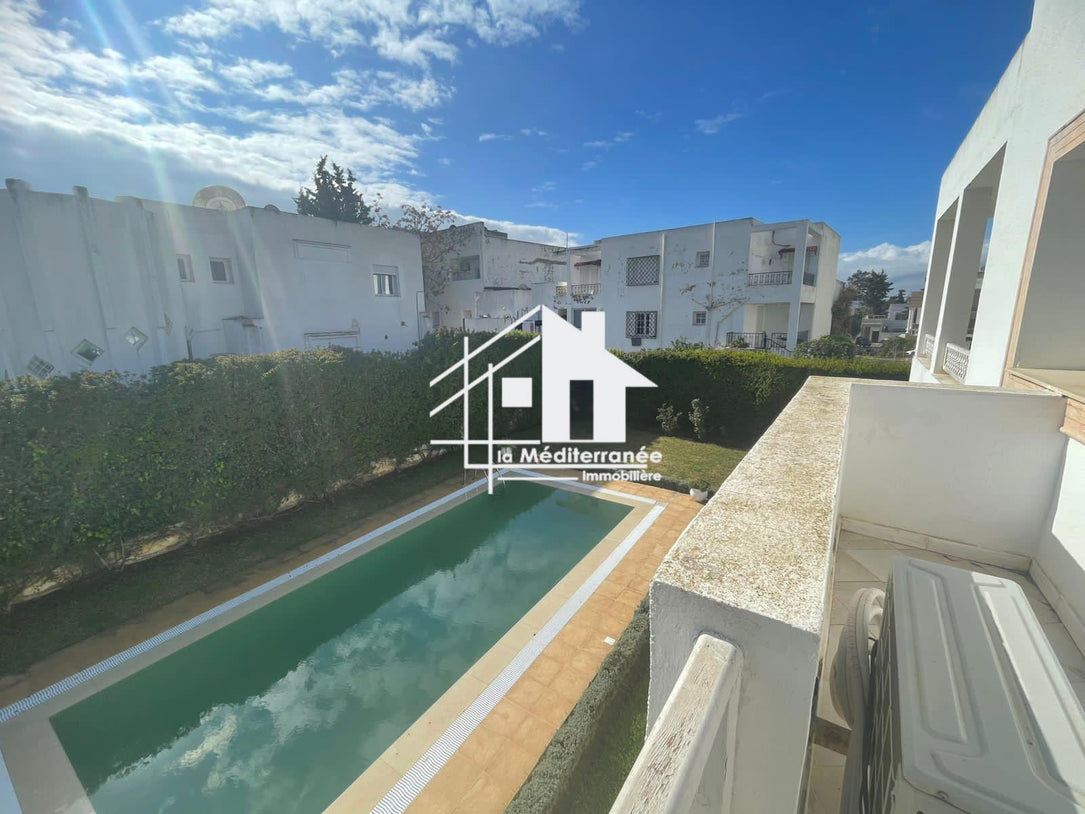 A vendre villa s+6 avec piscine à Marsa Nassim