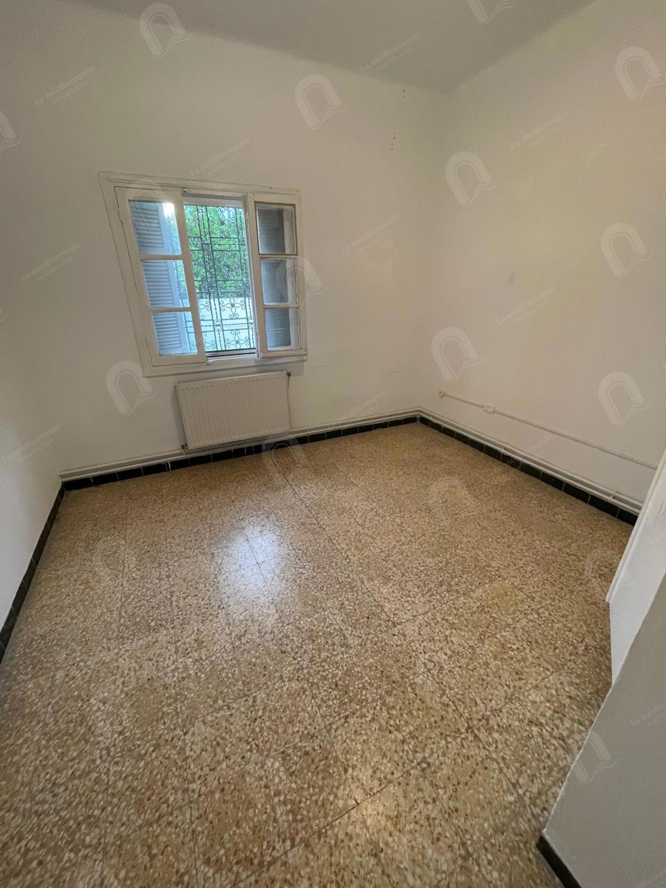 A louer une villa S+4 indépendante au bardo lahneya