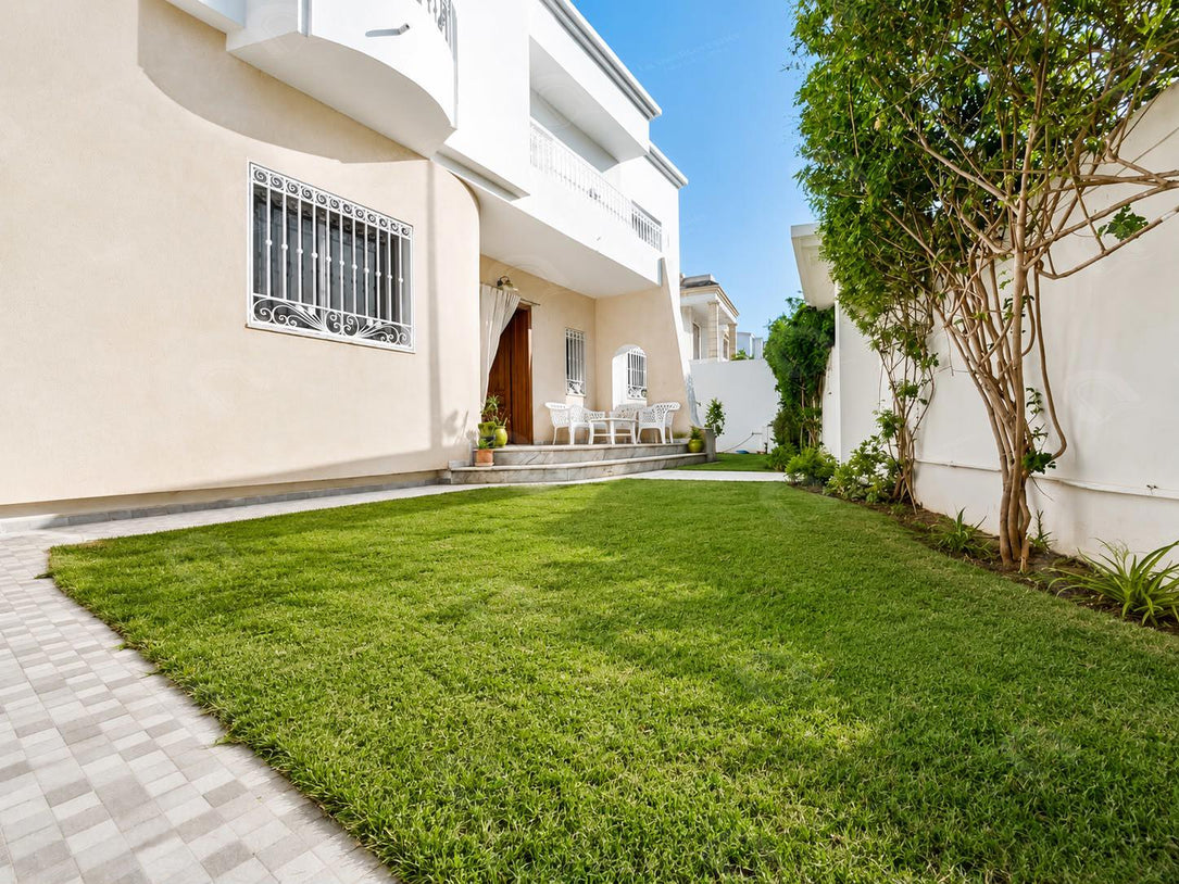 A louer une villa vide à Les jardins de l'aouina