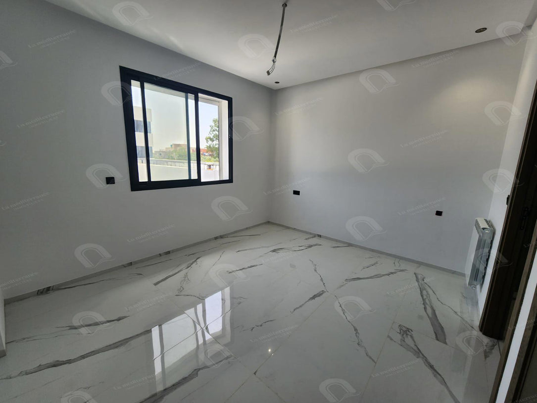 A vendre un S+2 neuf à la soukra