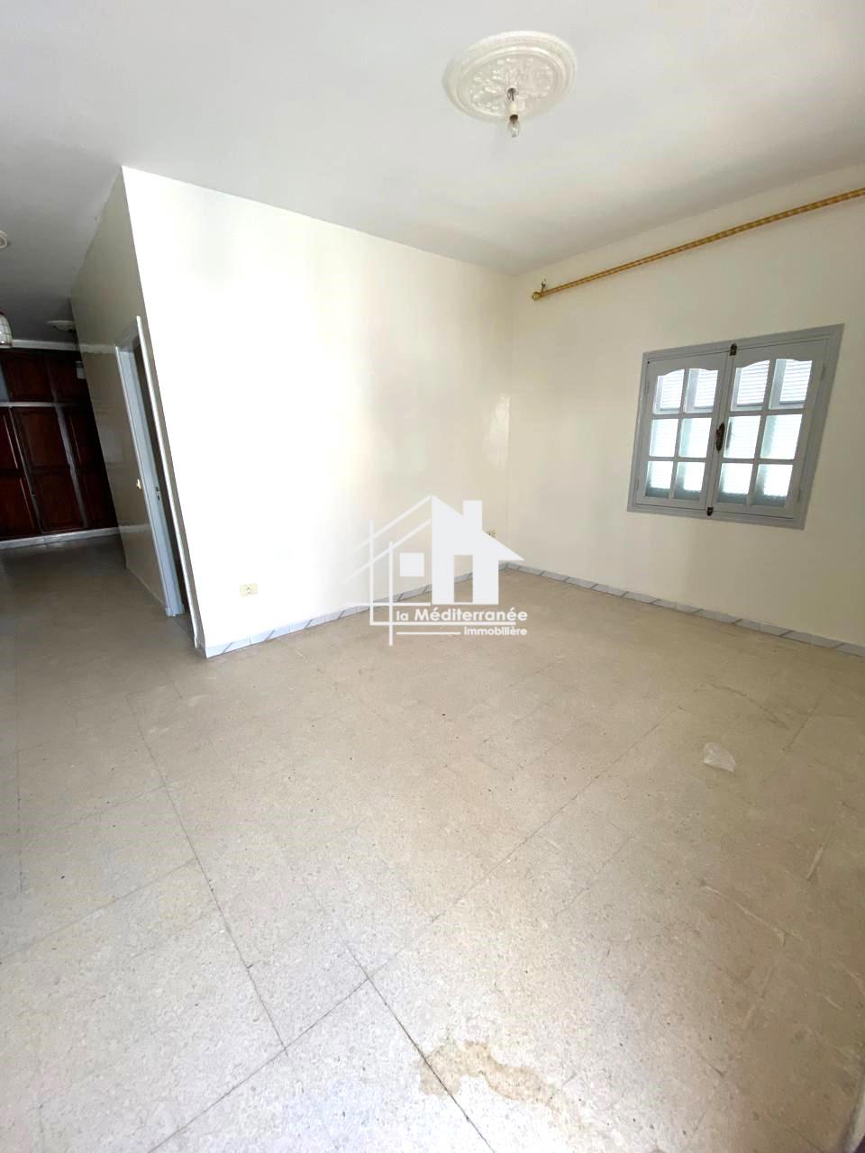 A louer étage de villa S+3 à cité riadh bardo