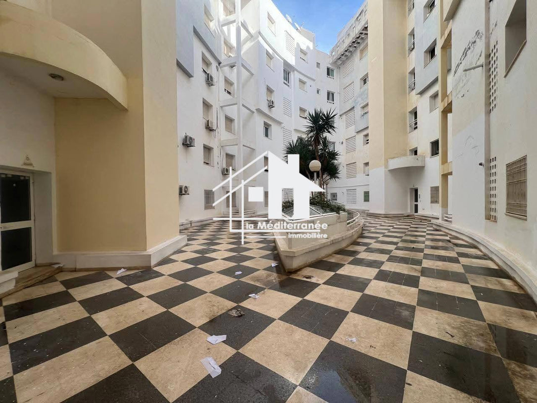 à louer un appartement s+3 à cité Ennasr