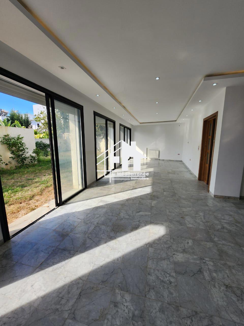 A louer étage de villa RDC à la soukra