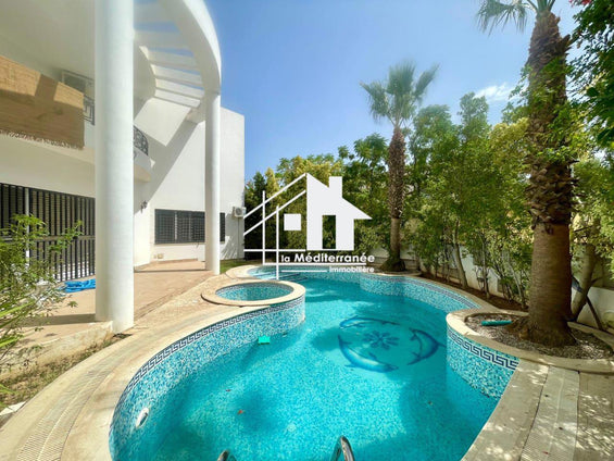 Une villa S+5 au Lac 2