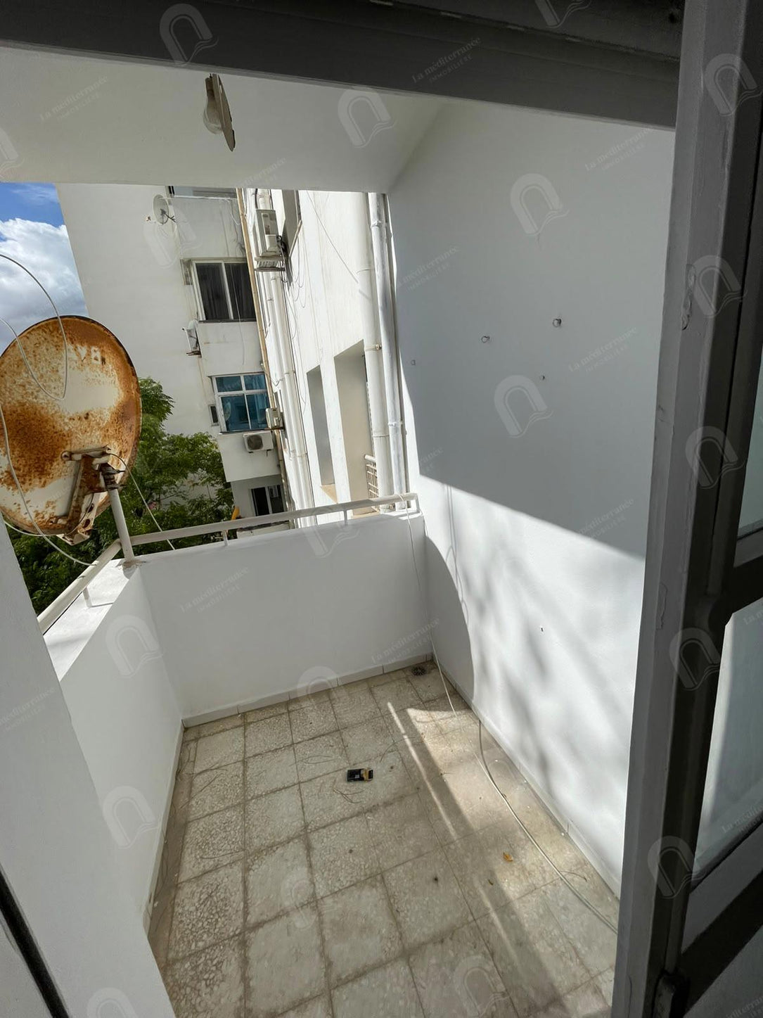 A vendre un appartement S+3 à cité ennasr