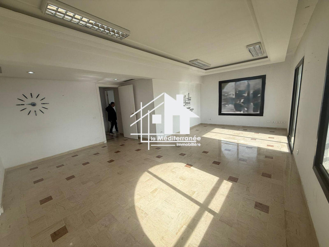 un bureau H+4 au berges du lac 1