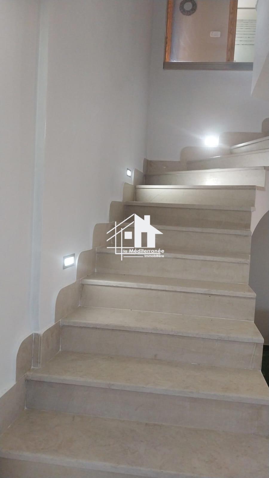 A vendre une villa s+4 à jardin d'el menzah
