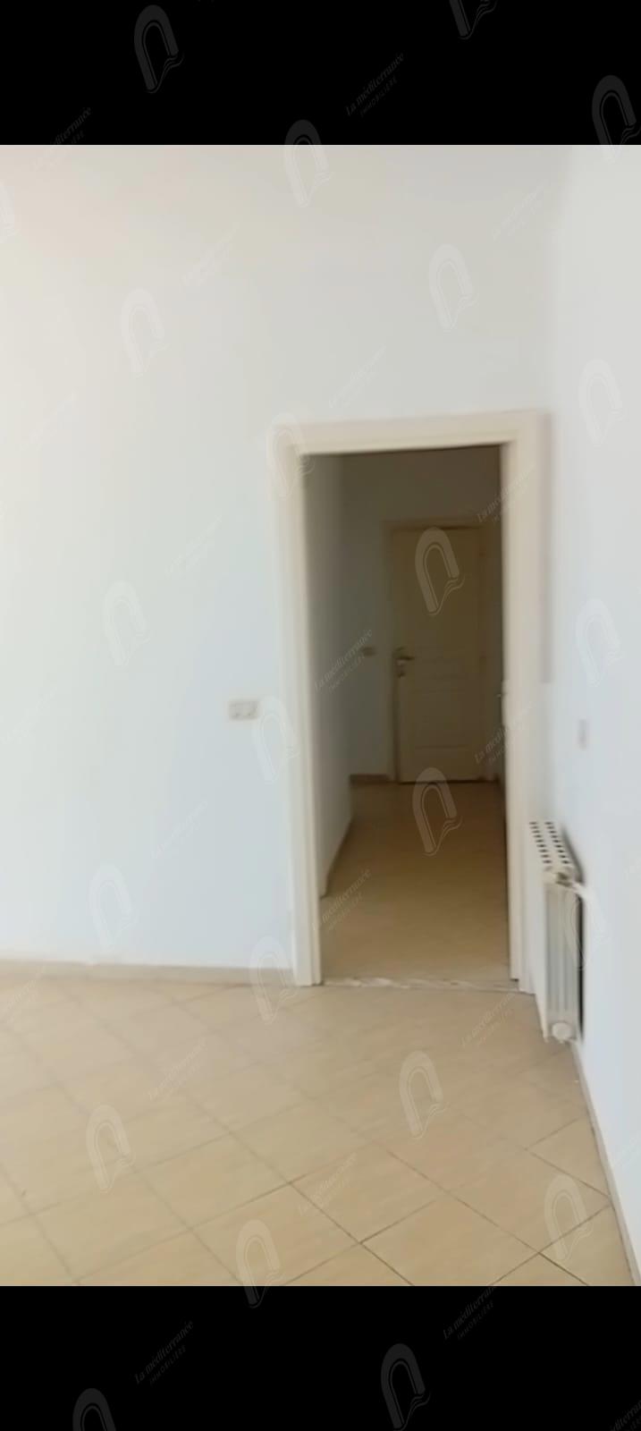 a louer appartement S+2 au 1er étage avec ascenseur