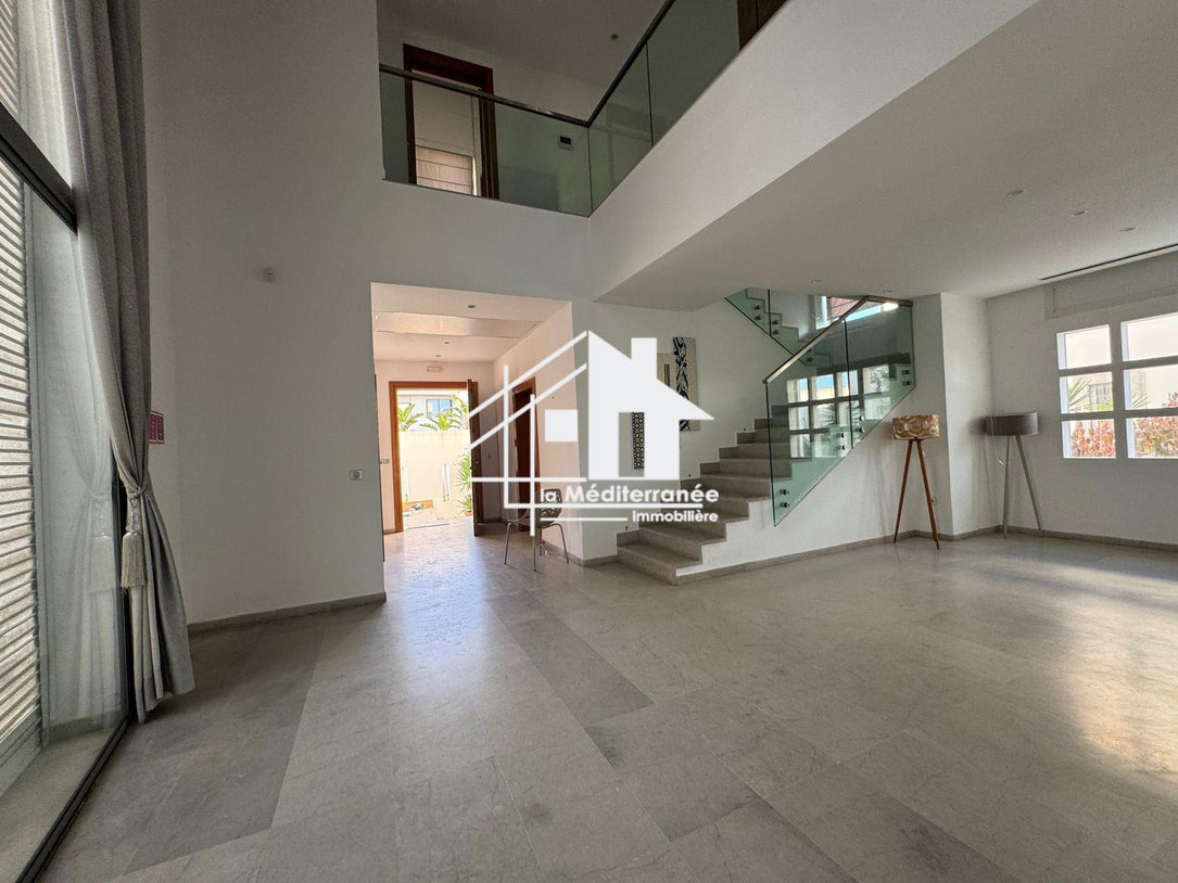 Une magnifique villa S+5 avec piscine au Lac 2