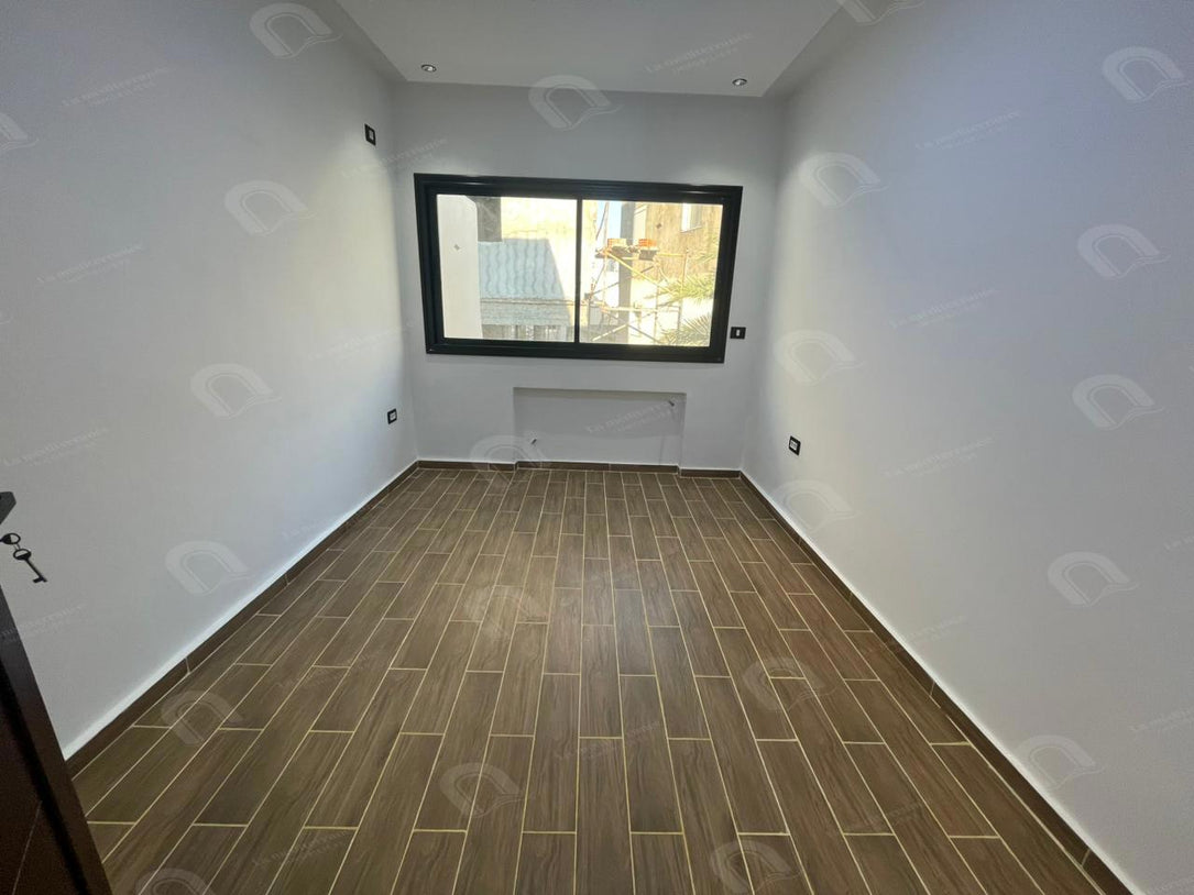 A louer un Etage de villa s+4 Usage bureautique jamais habitée A Rades cote apollo