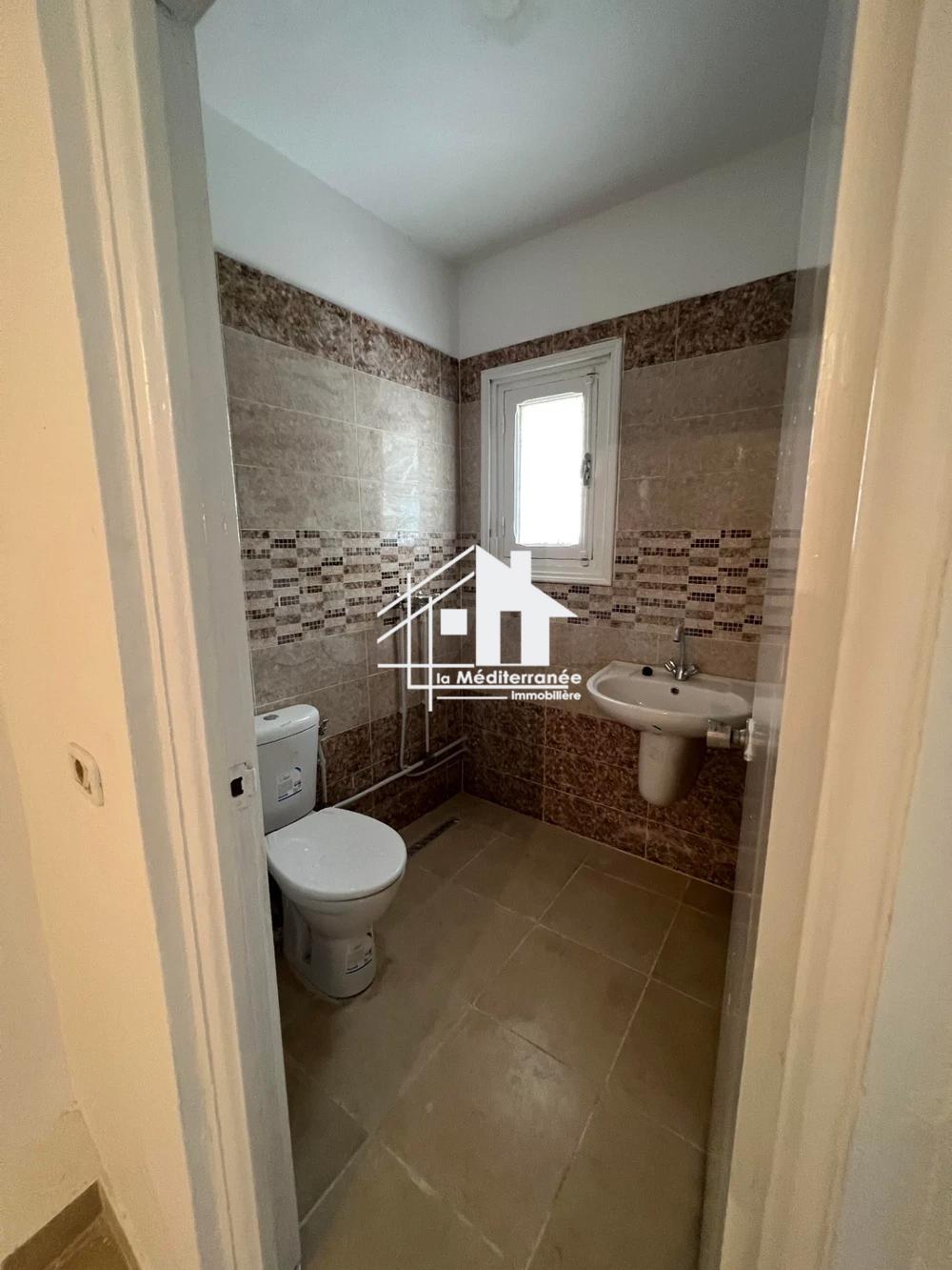 A louer appartement s+2 à cité Khadra