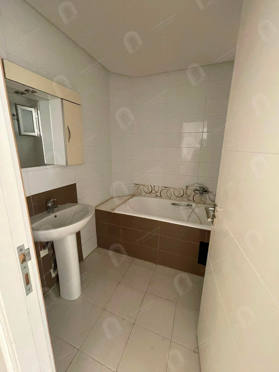 a vendre  un appartement s+2  jardin el menzeh 2
