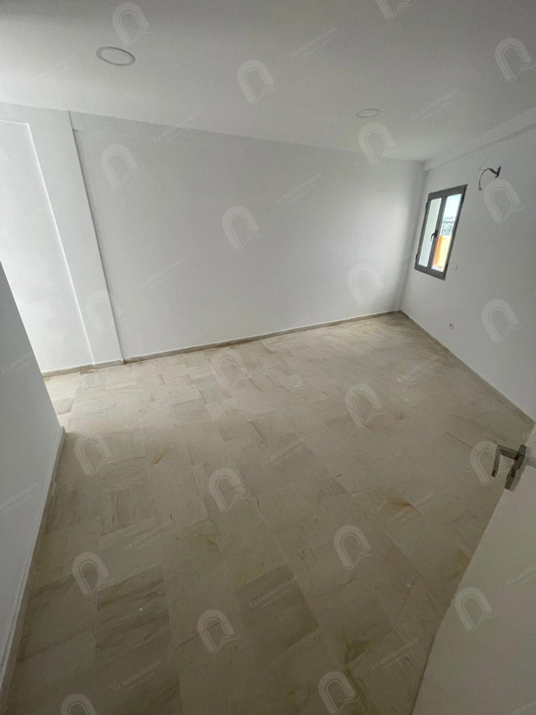 A louer étage de villa S+2 à khaznadar