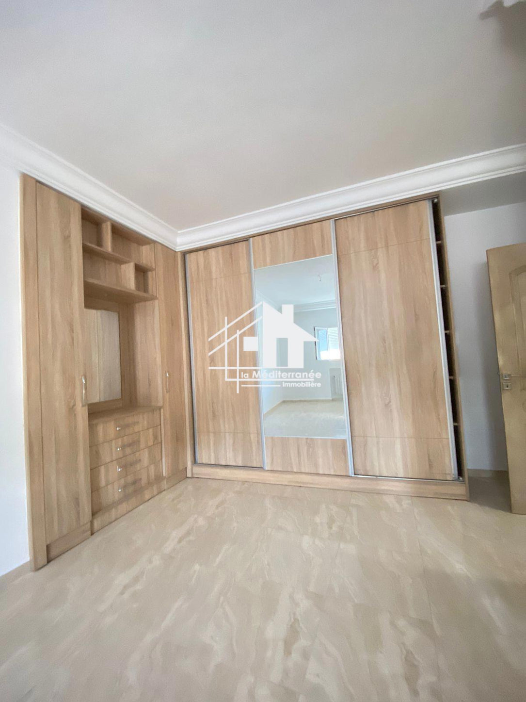 A louer étage de villa s+3 jamais habité à manouba