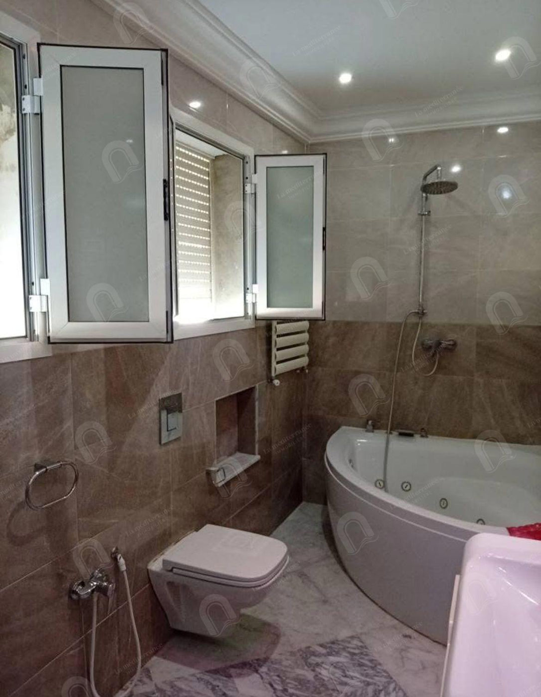 A louer étage de villa S+3 à Marsa lahwech