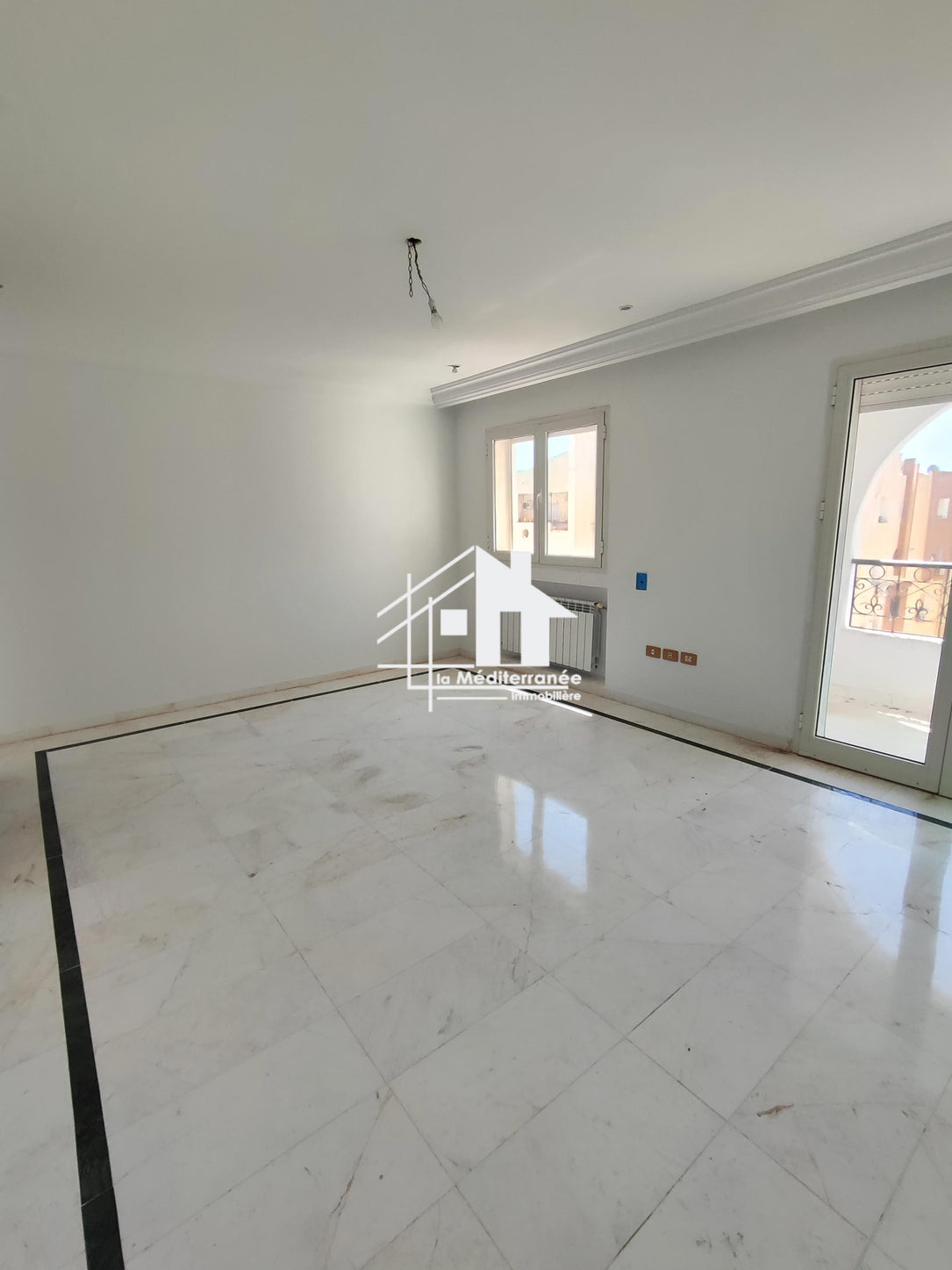 A vendre S+2 jamais habitée a la cité Wahat