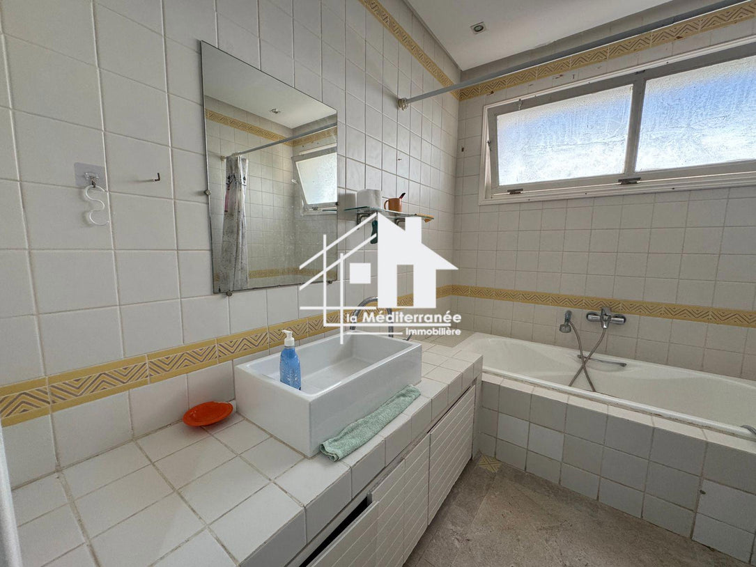 un duplex S+4 avec piscine à la Marsa