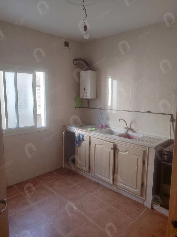 A louer un étage de villa S+2 à khaznadar