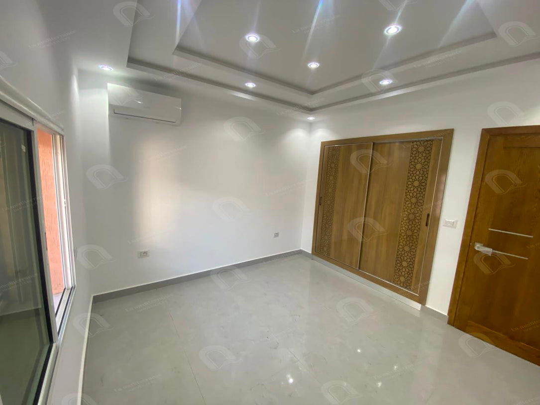 A louer un étage de villa S+3 rez de chaussée à Hammam lif