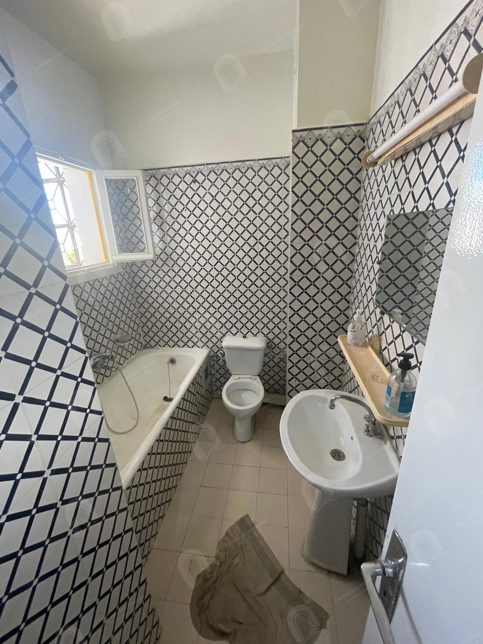 A louer un appartement S+2 situé au 2ème étage