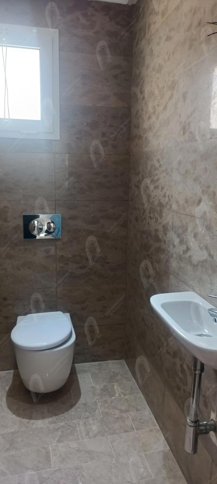 A louer un S+2 avec terrasse à la soukra