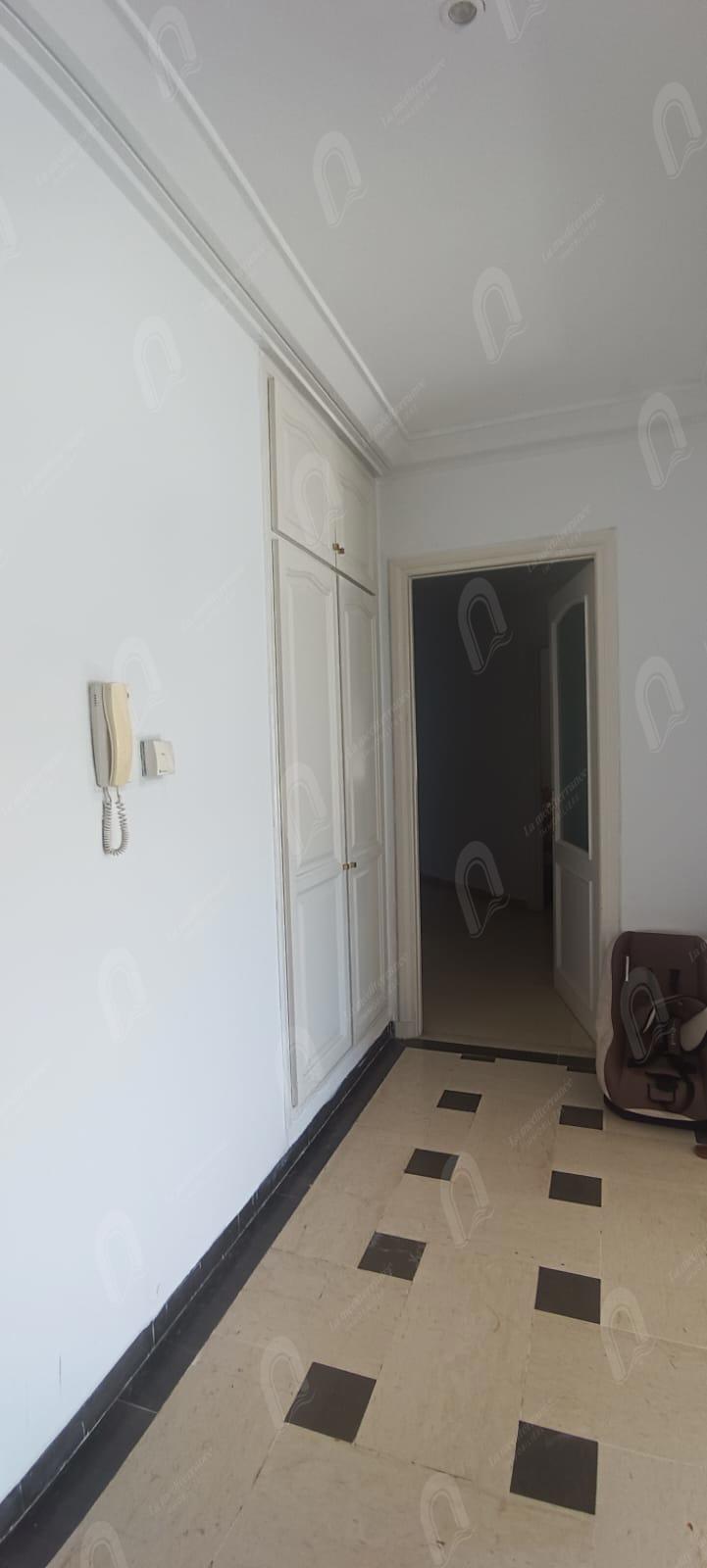 A vendre un spacieux s+4 à ain zaghouan