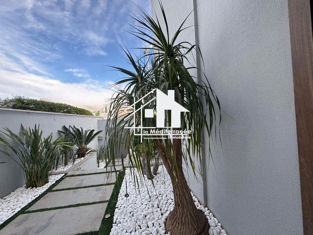 Une magnifique villa S+3 meublé avec jardin