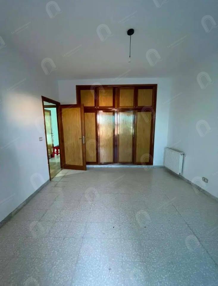 à louer un appartement s+2 à cité ennasr 1