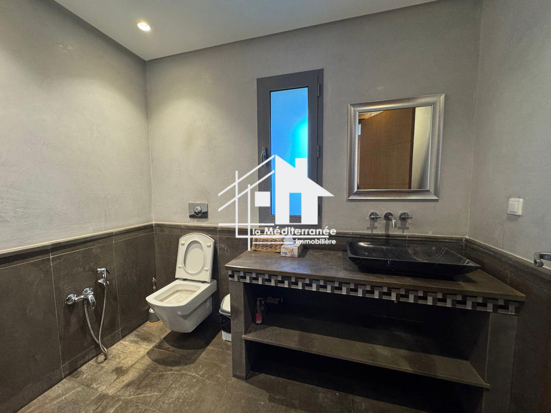 Une magnifique villa S+5 avec piscine au Lac 2