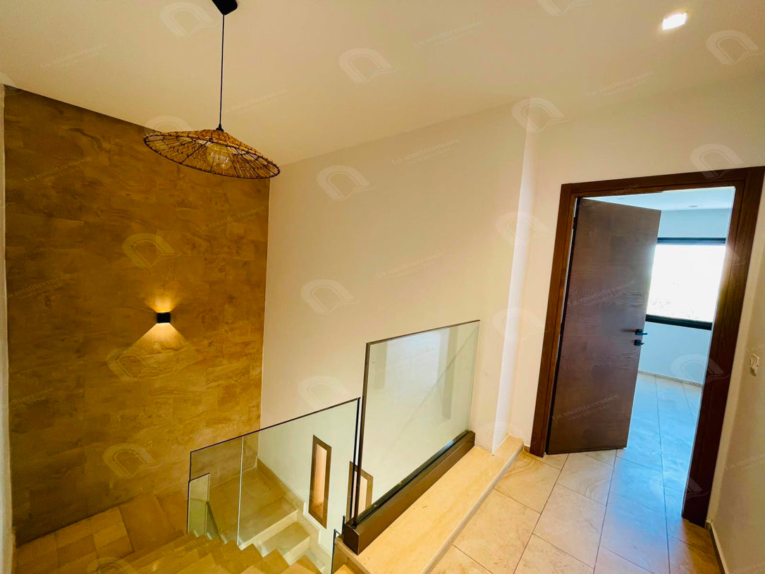 A louer un luxueux duplex à la soukra