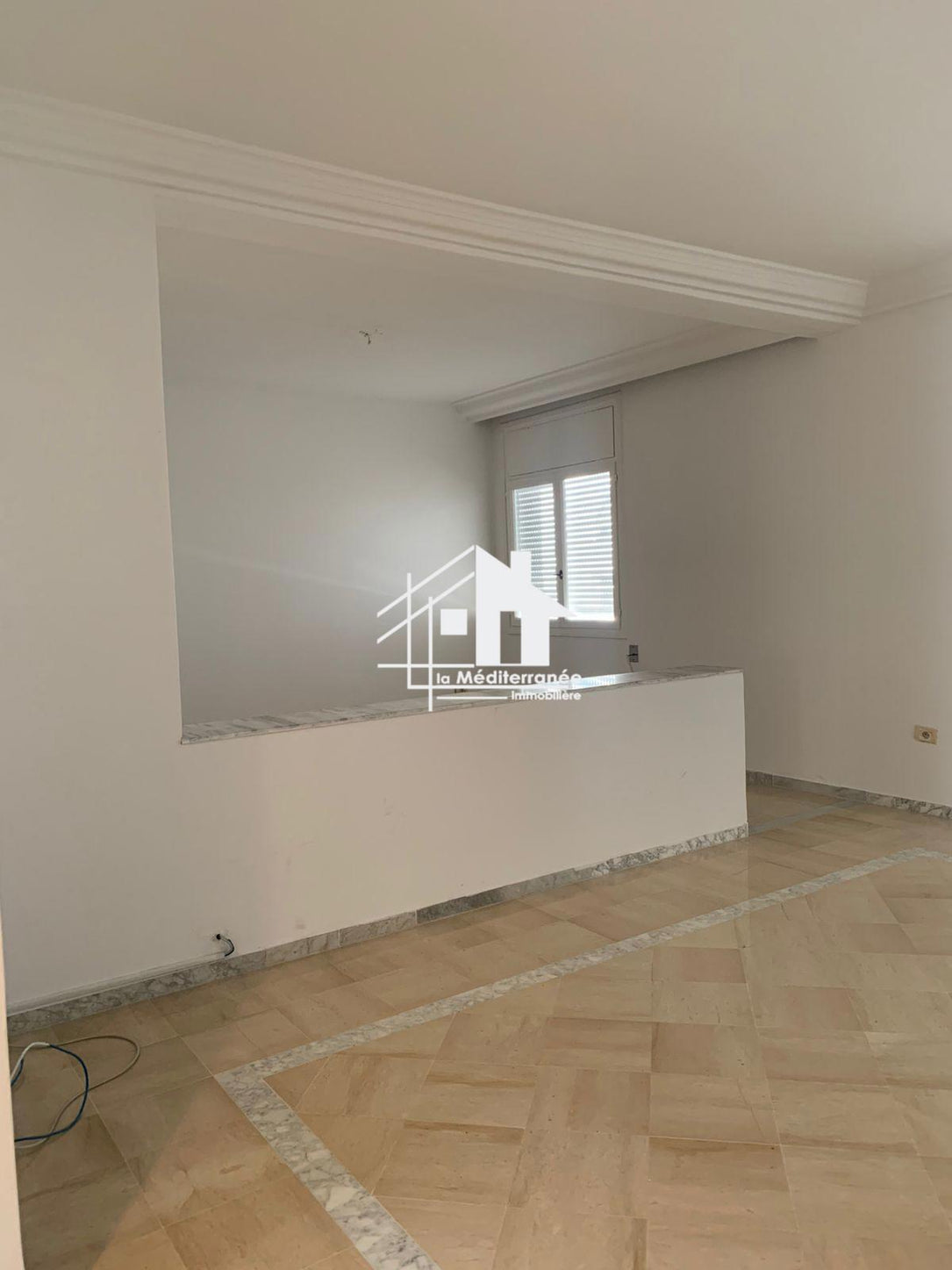 A vendre  un appartement s+3 à cite ennaser