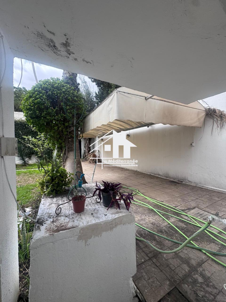 à louer rez de chaussée s+3 avec jardin au bardo
