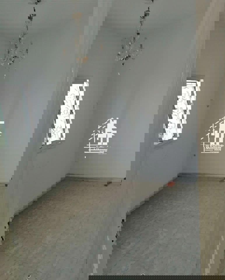 A louer un étage de villa S+2 au bardo