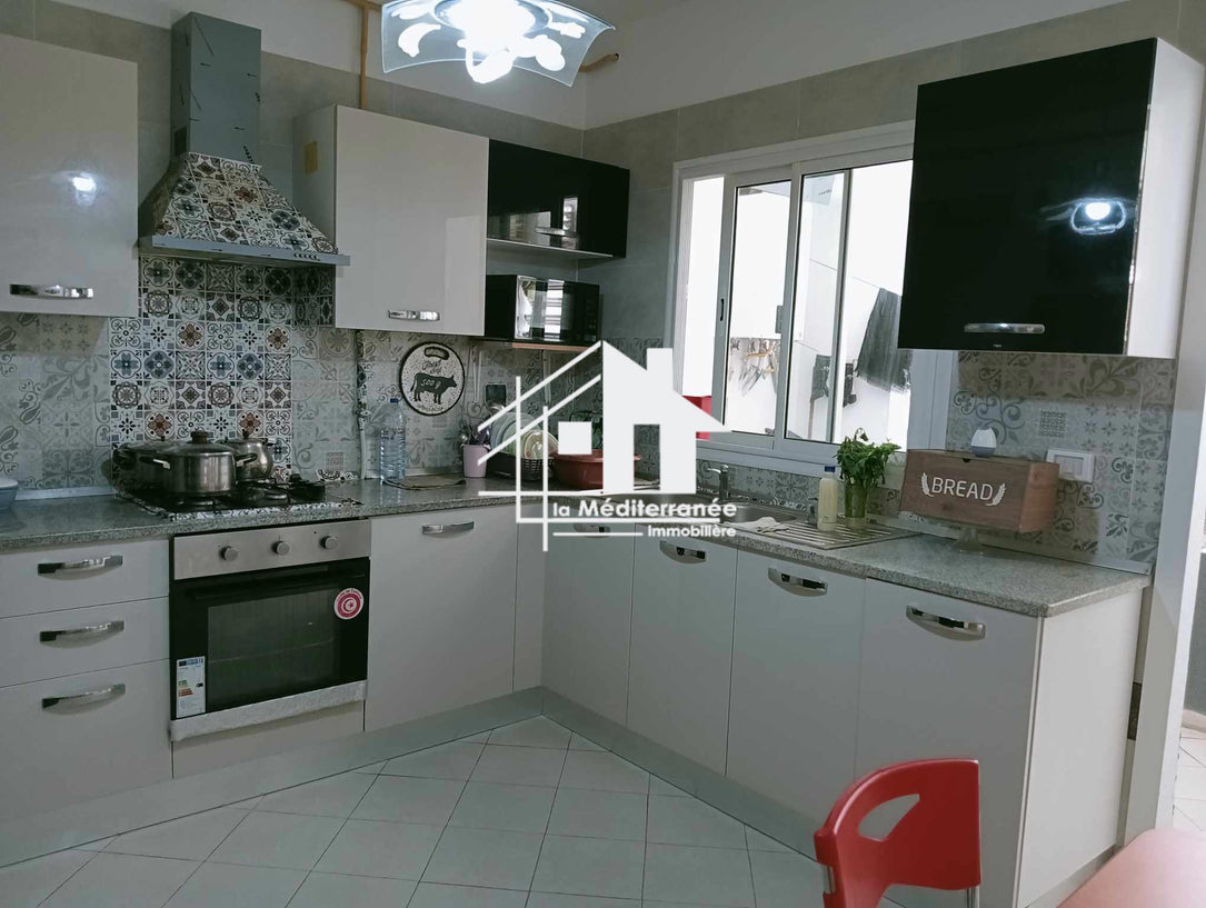 A vendre un appartement s+2 hst avec terrasse à Hammam lif