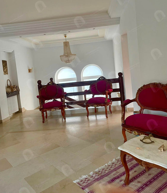location s+3 au 2éme étage de villa avec piscine