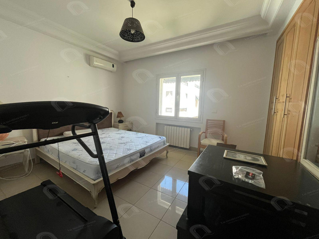 A louer Duplex s+4 vide à La Marsa Stade