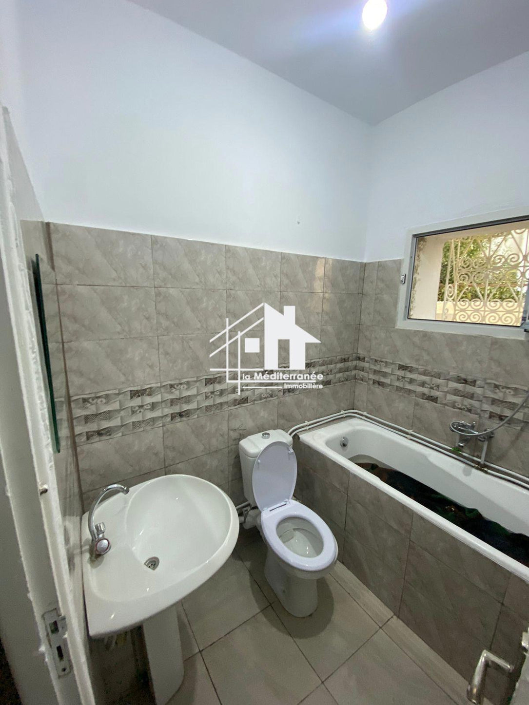 a louer rez de chaussée s+3 au bardo