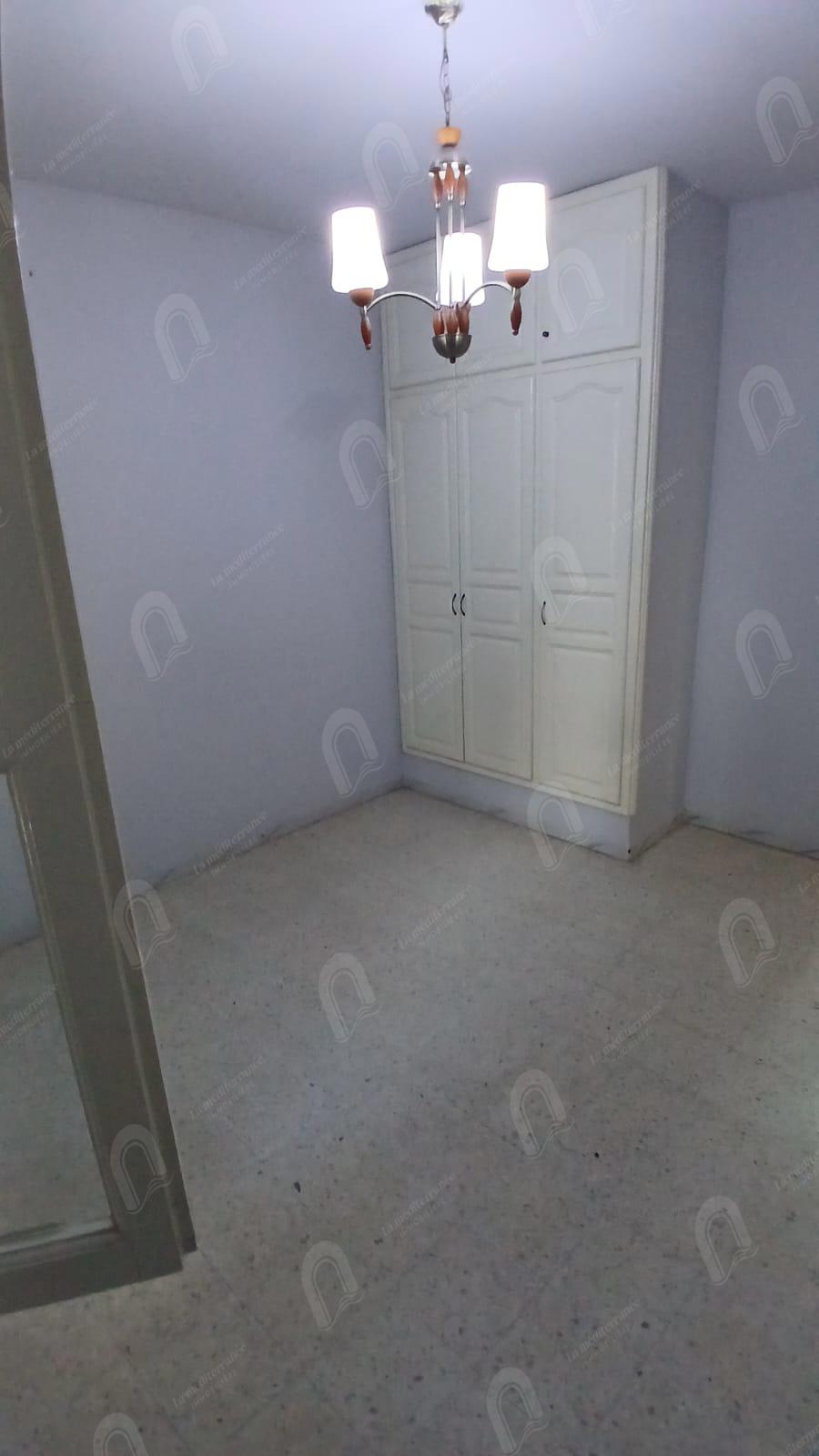 A loue rvilla S+4 de style duplex, indépendante au bardo
