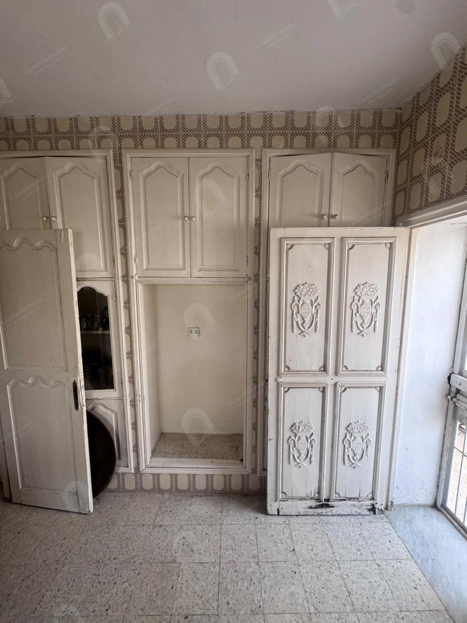 A vendre une villa d'angle sur deux niveau
