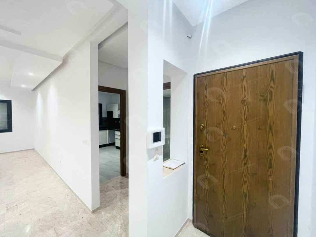 A vendre un appartement S2 neuf à Chotrana 1