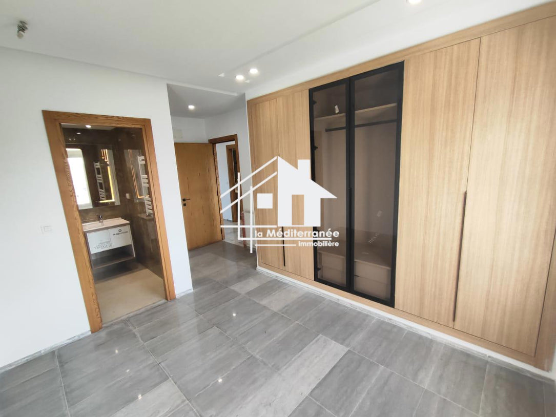 A louer un s+2 neuf à chotrana 1