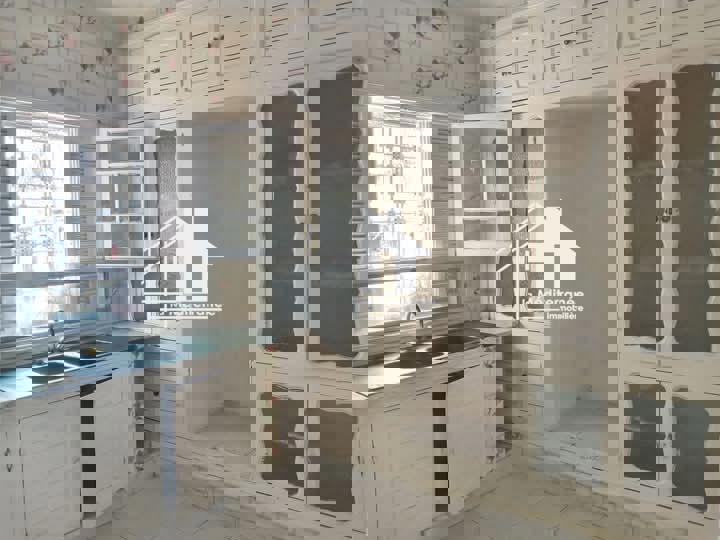 A louer un étage de villa S+3 au Bardo