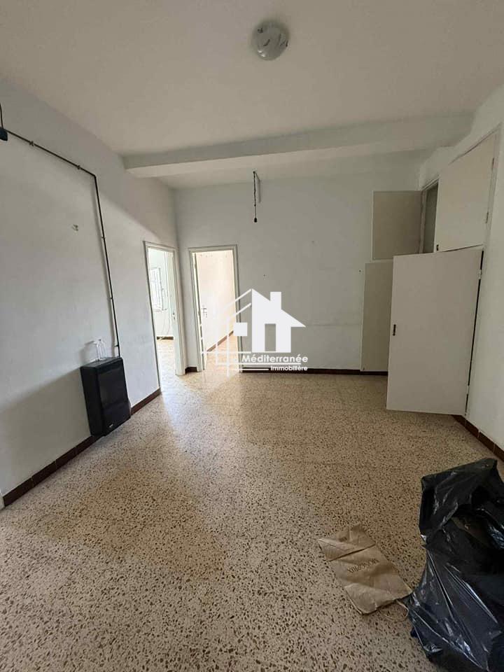 A louer appartement S+3 au Bardo