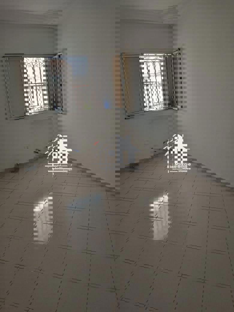 A louer étage de villa S+2 à khaznadar Cité des Sous-Officiers