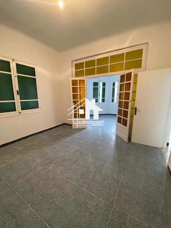 A louer étage de villa S+3 à Lahneya bardo