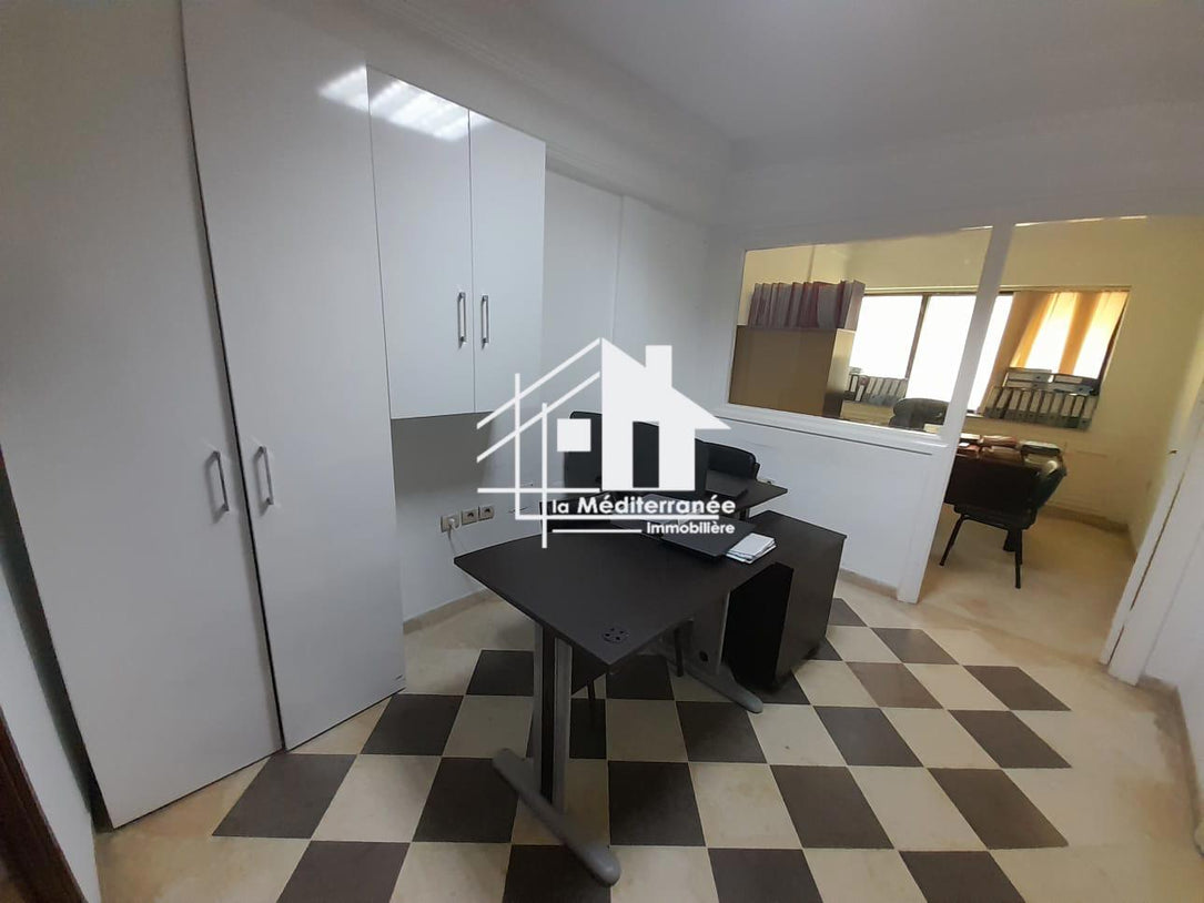 A louer un bureau H+1 a Monplaisir