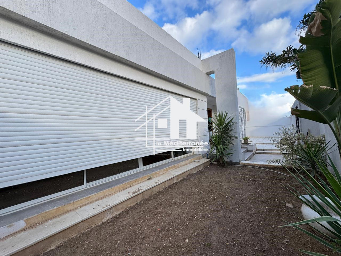 une magnifique villa S+4 plain-pied aux jardins de Carthage
