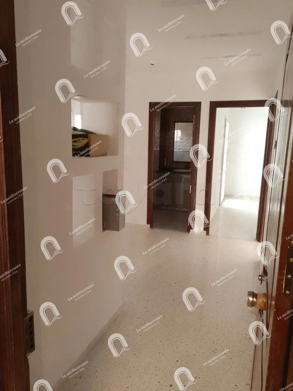 A louer étage de villa S+3 situé au 1er étage à denden
