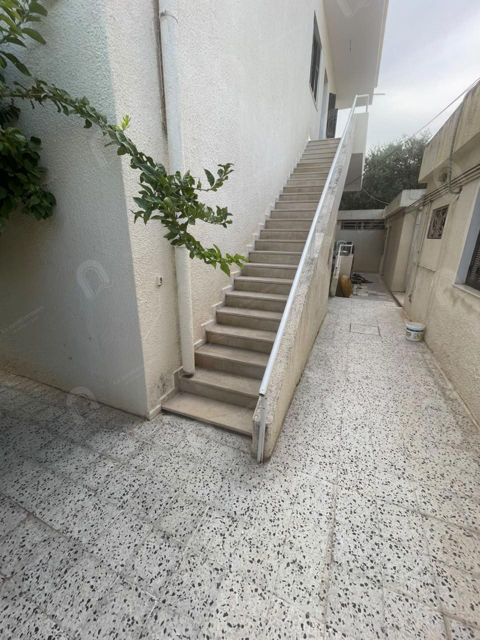 A louer étage de villa S+3 à bayrem ettounsi