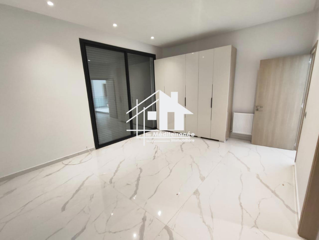 A louer villa S+4 La Soukra